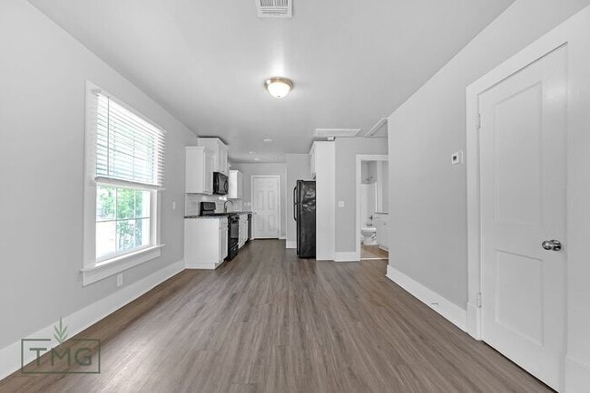 Building Photo - Completely Updated 2 Bed/2 Bath!