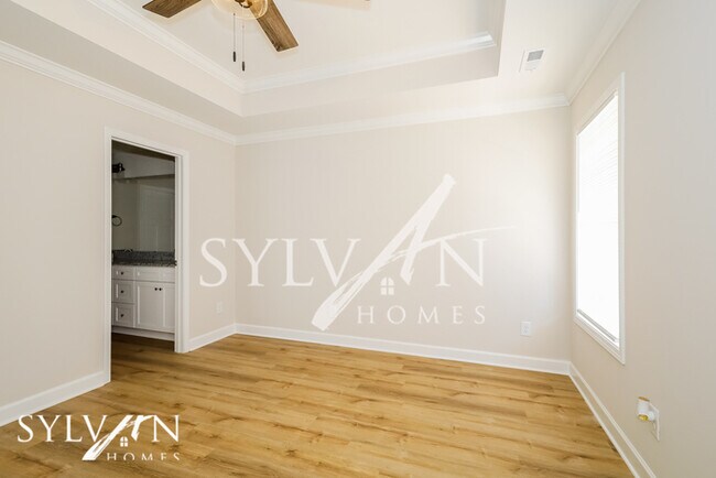 Building Photo - Lease today! No extra charge for contentme...