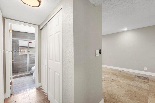 Building Photo - 3242 Coral Ridge Dr