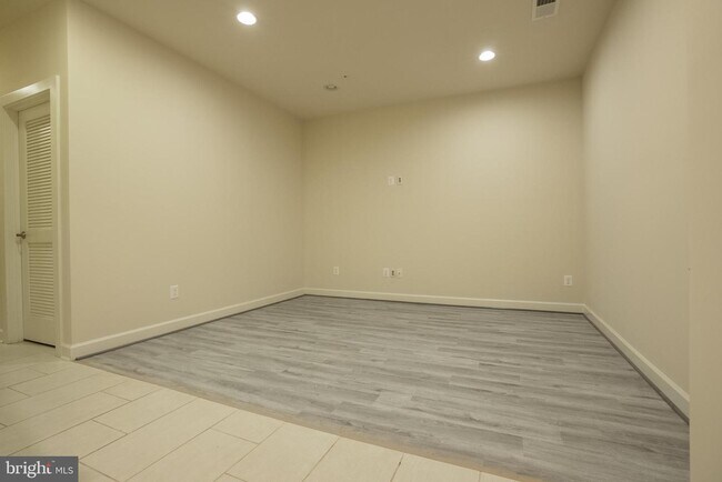 Building Photo - 1145 S Monroe St