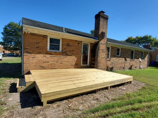 Building Photo - 231 Crescent Dr