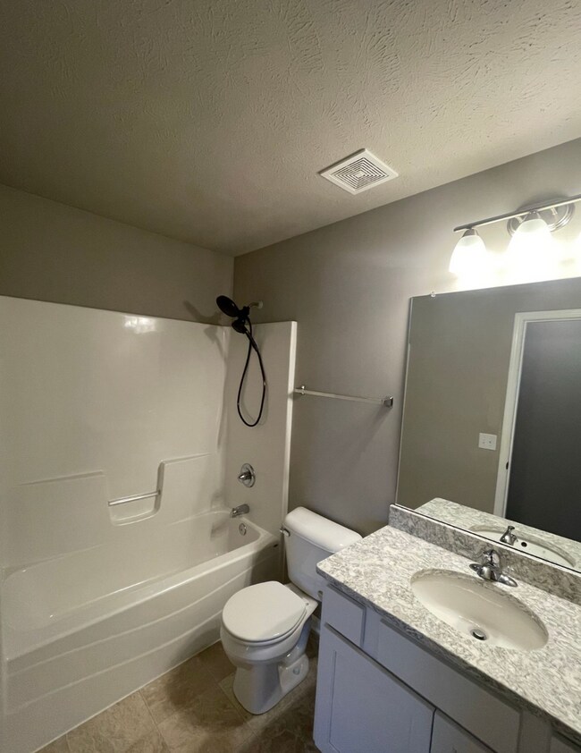 Building Photo - Beautiful 3 Bedroom In Whitetail Creek!!