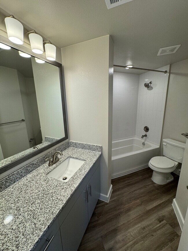 Building Photo - 5000 Overboard Cv