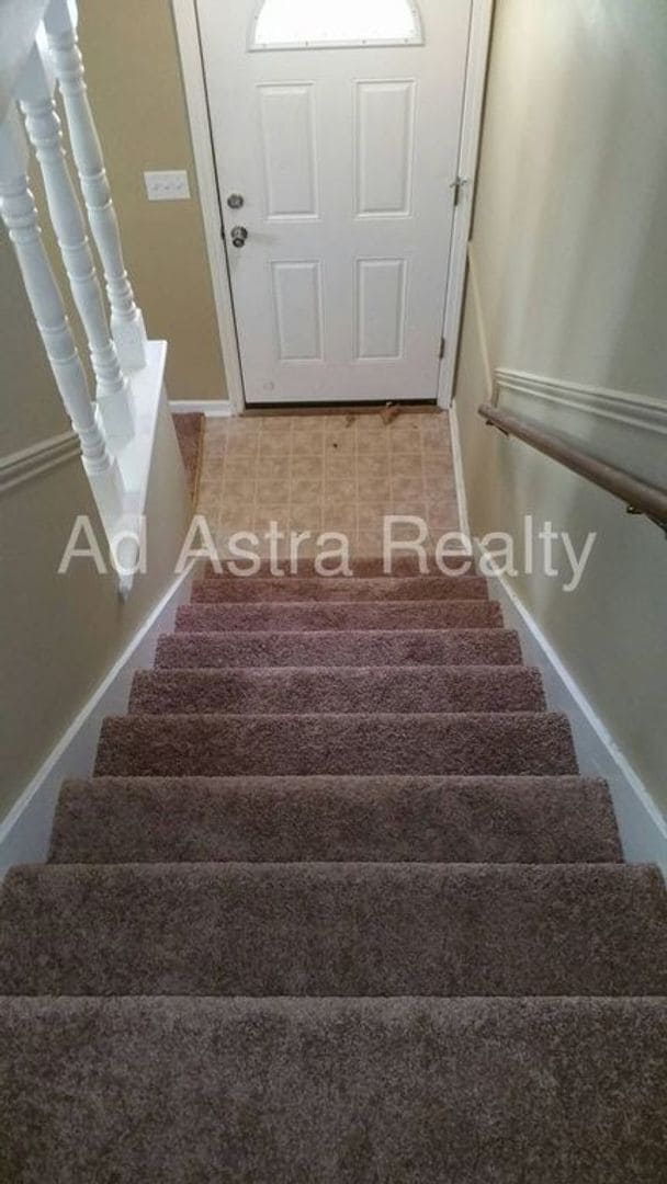 Building Photo - Shawnee Duplex-Available NOW!!