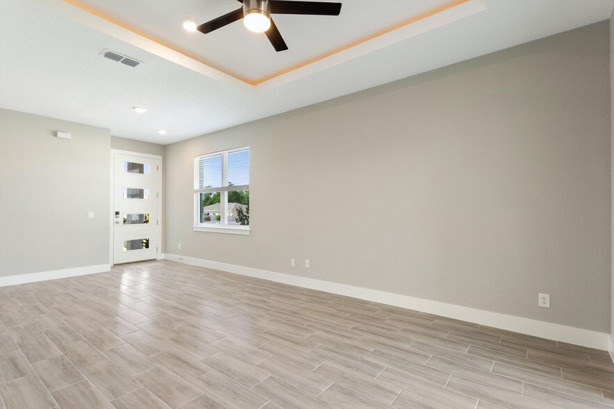 Building Photo - 705 Fraser Ct
