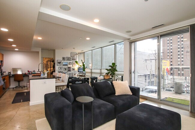 Building Photo - 156 W Superior St