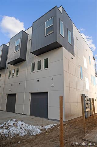 Building Photo - 2660 S Delaware St