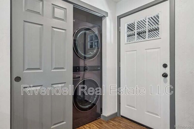 Building Photo - 1882 S Michigan Way