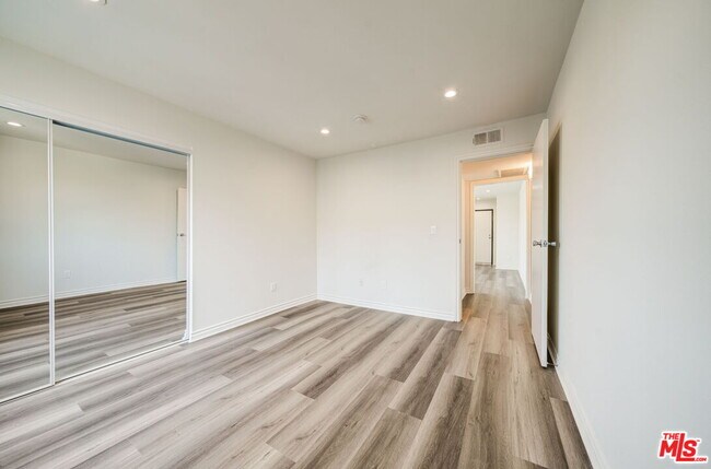 Building Photo - 7453 Haskell Ave