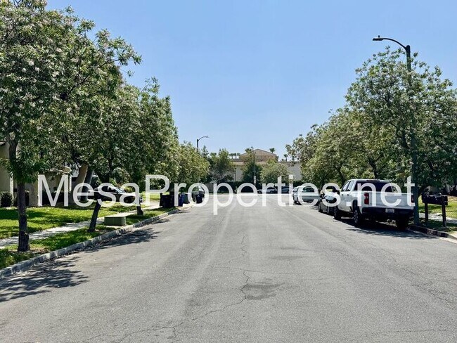 Building Photo - 1749 E Fairfield Ct