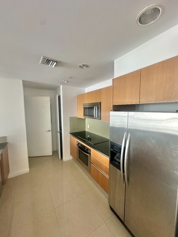 Building Photo - 1050 Brickell Ave