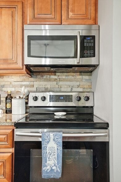 Building Photo - 864 Greenwood Rd