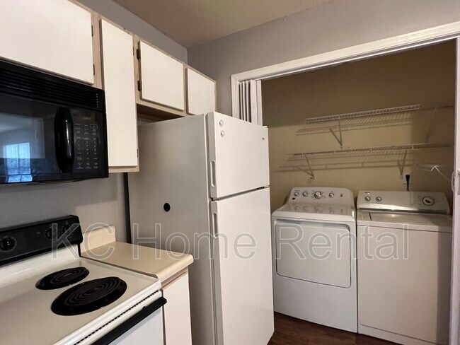 Building Photo - 2128 Highridge Dr