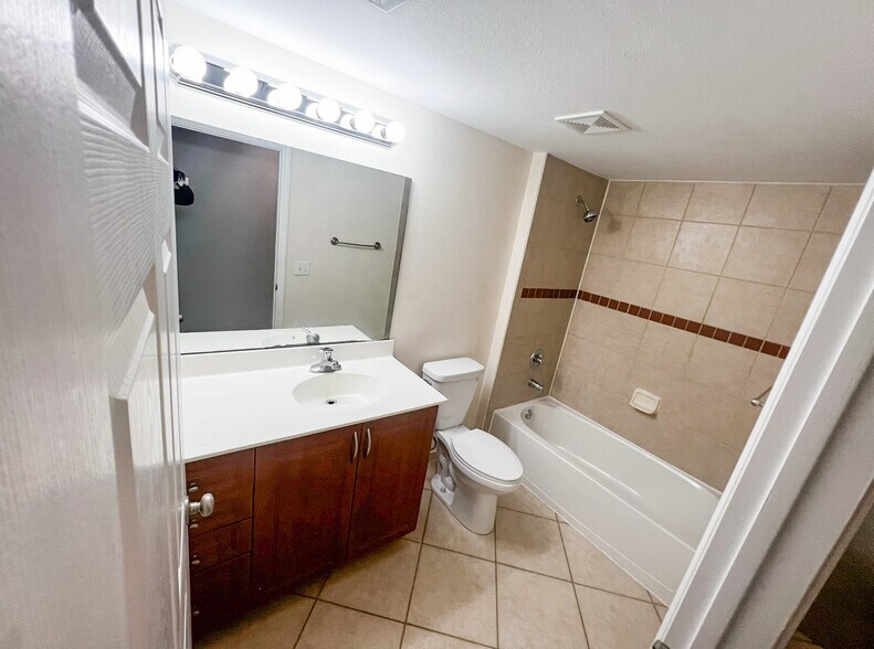 Building Photo - 6556 Emerald Dunes Dr