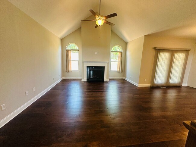 Building Photo - Incredible views 4 bed / 2.5 bath, master on main