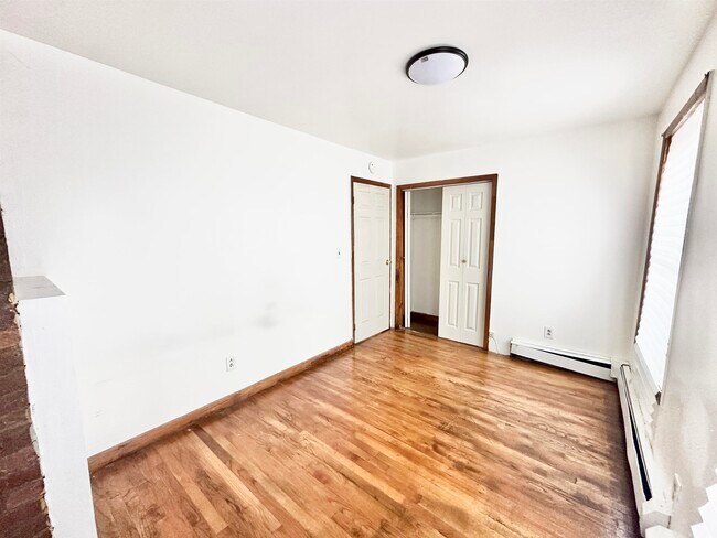 Building Photo - 10 JEWETT Ave