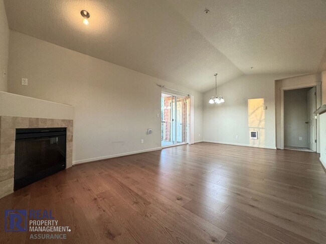 Building Photo - Beautiful 3 Bedroom With Utilities Included! MOVE IN READY!