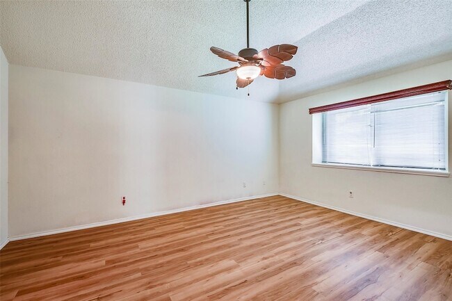 Building Photo - 6304 Brookcrest Dr