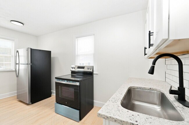 Building Photo - 397 Catherine St