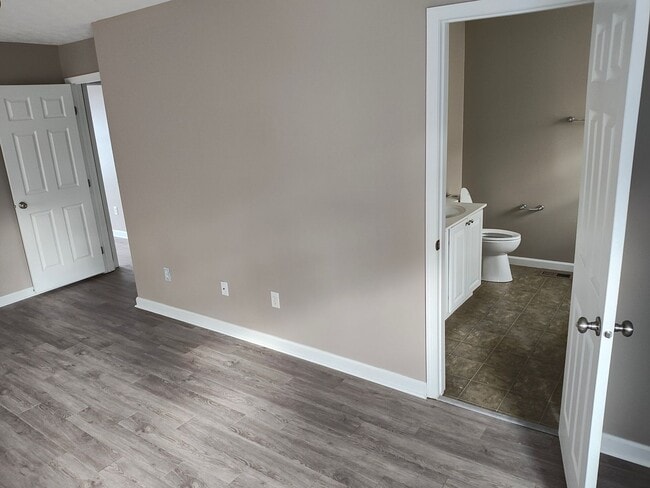 Building Photo - Beautifully maintained 4-bedroom, 2.5-bath over 2,200 sqft with a 2 car garage!