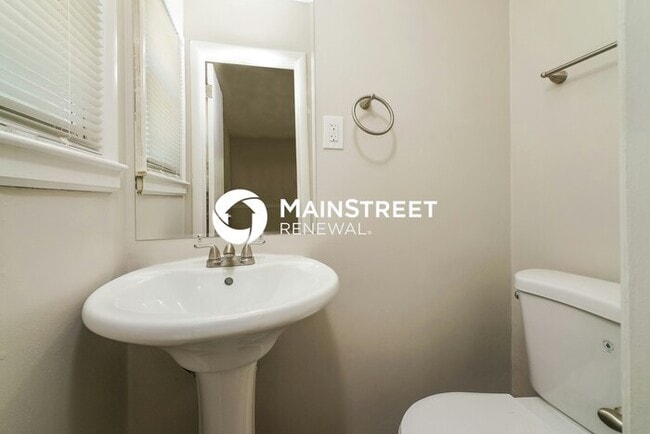Building Photo - 3 Bedroom Pet-Friendly Home in Louisville, KY with Main Street Renewal