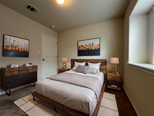 Building Photo - 2708 Cottonwood Shores Dr