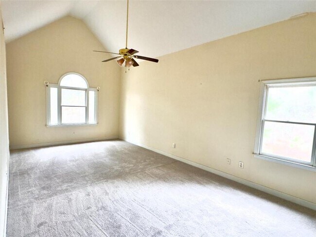 Building Photo - 219 Deerhill Dr