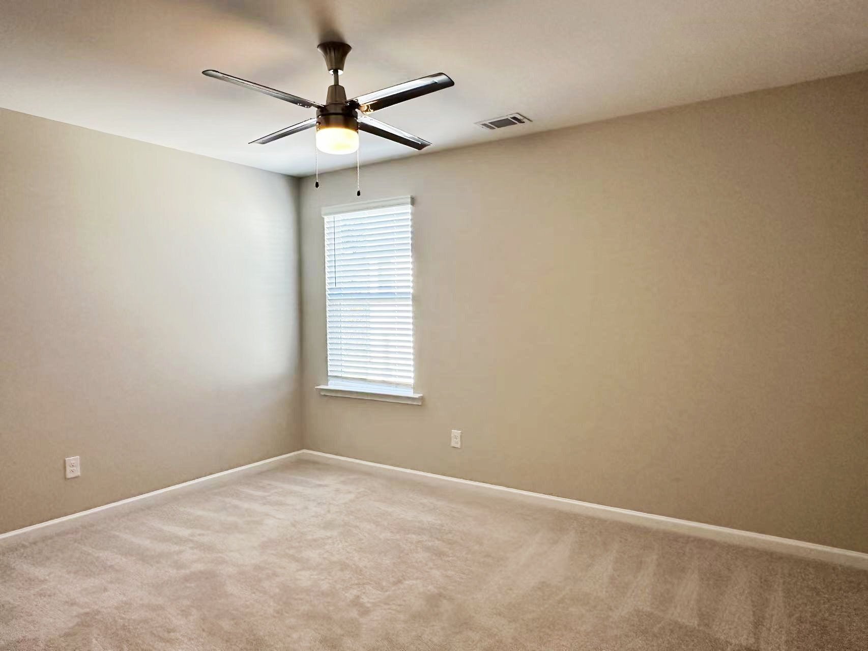 Building Photo - 4372 Grosbeak Dr