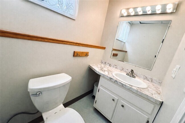 Building Photo - 37 Penhurst Rd