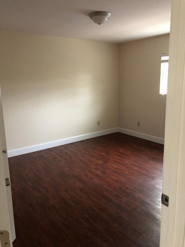 Building Photo - 169 Briarfield Ave