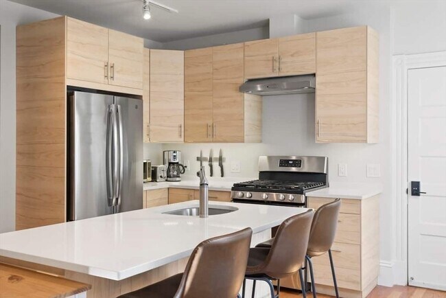 Building Photo - 334 Highland Ave