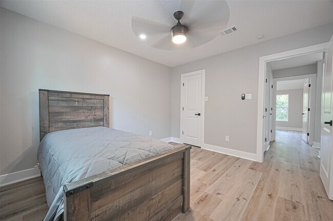 Building Photo - 3 Roserush Ct