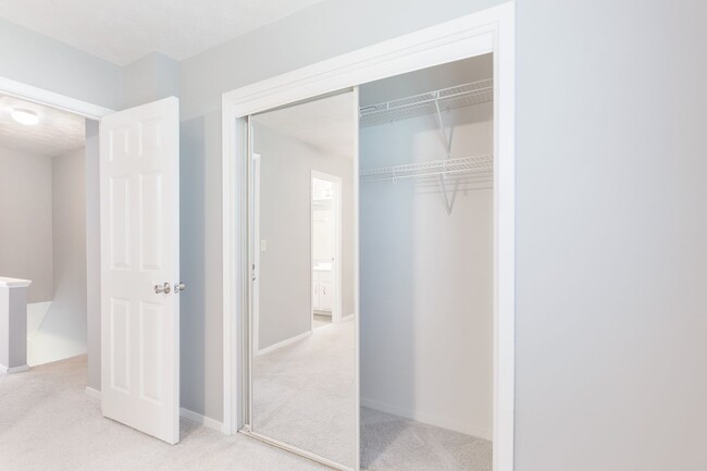 Building Photo - Two-Story Townhome Quiet Neighborhood w/ G...