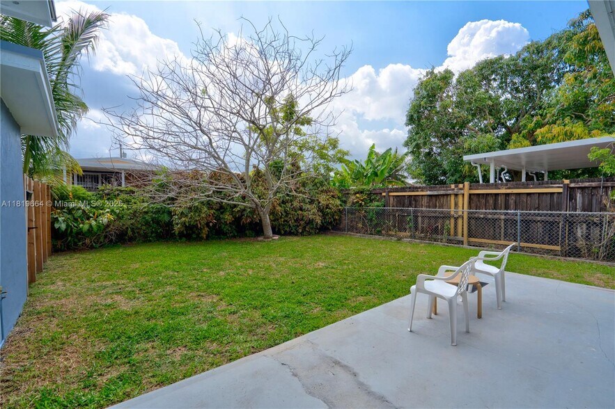 Building Photo - 3635 SW 88th Ct