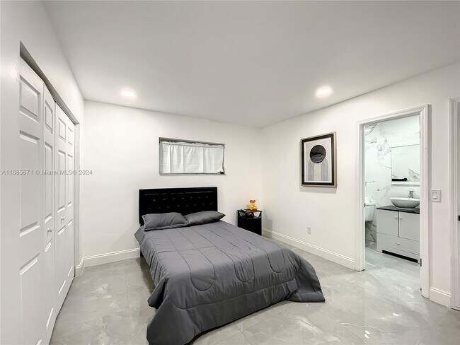 Building Photo - 1751 SW 30th Pl