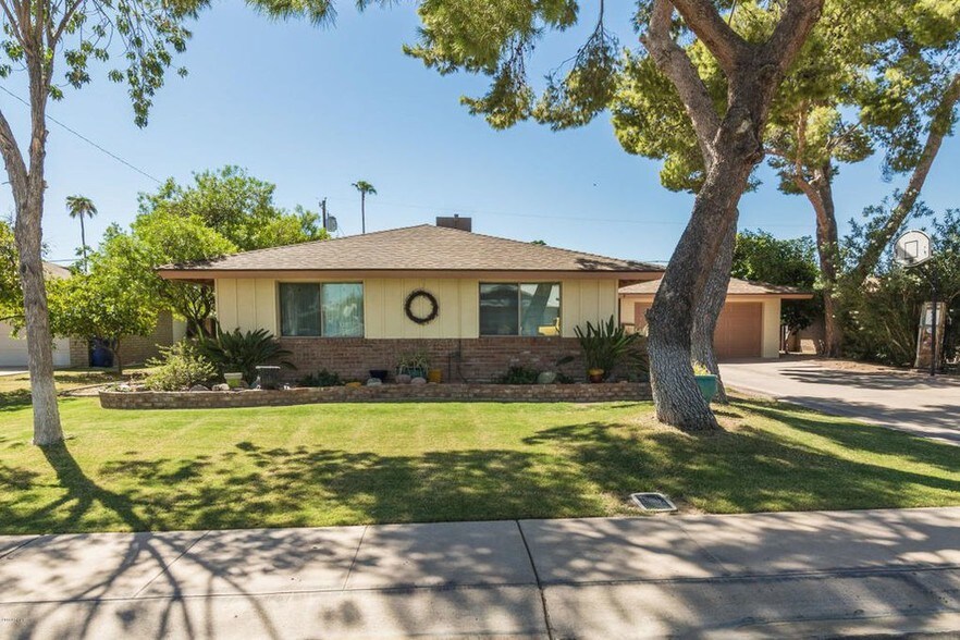 Building Photo - 1113 E Balboa Dr