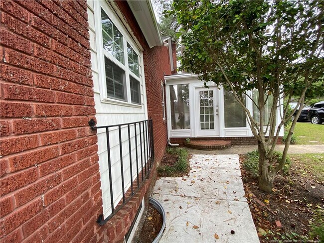 Building Photo - 601 Huske St