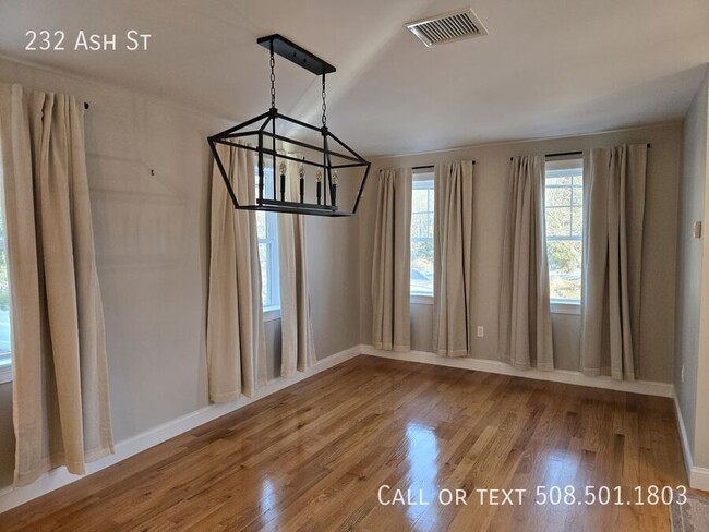 Building Photo - 232 Ash St