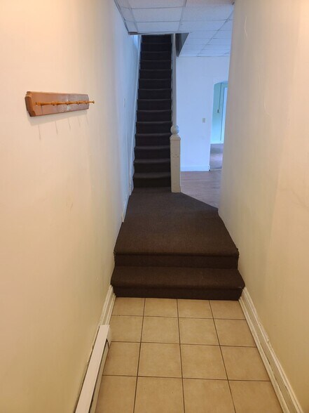 Big Hallway for Coats/Shoes - 427 Taylor Ave