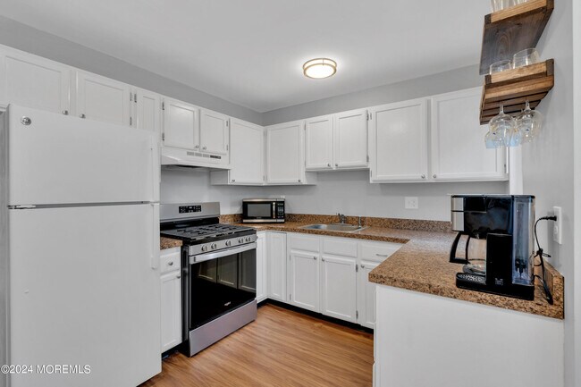 Building Photo - 8 Fern Ct