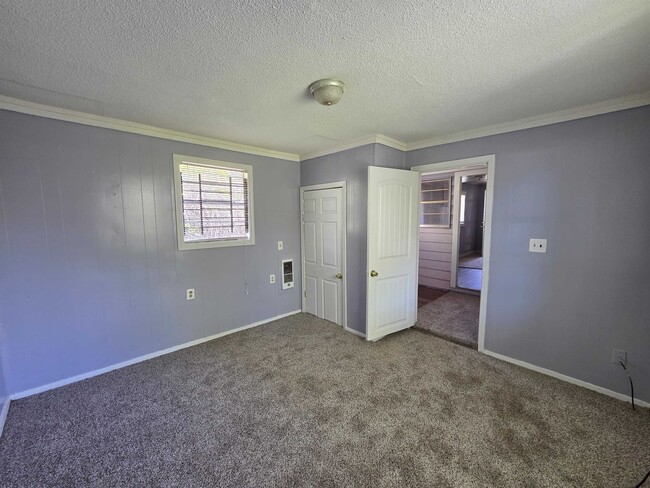 Building Photo - 1320 Faxon Ave