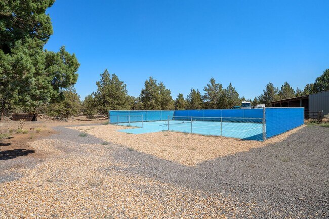 Building Photo - 64144 Pioneer Loop