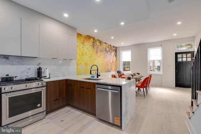 Building Photo - 528 N 22nd St