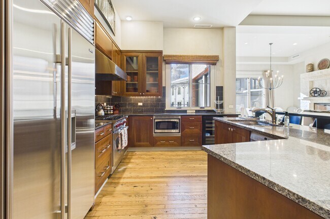 Building Photo - 501 Rio Grande Pl