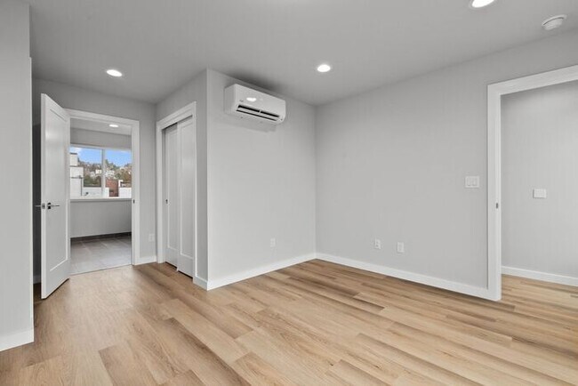 Building Photo - Stunning Brand-New Ballard Townhome with Air Conditioning