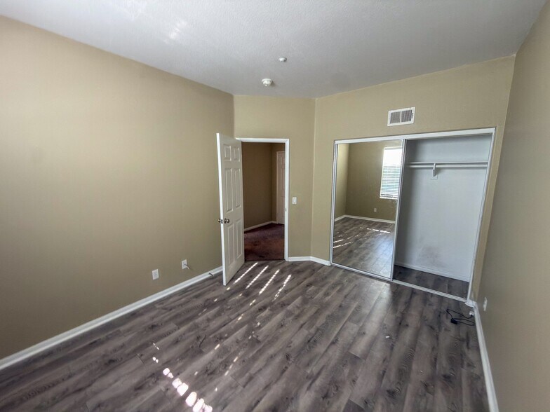 Building Photo - 1280 Haglar Wy