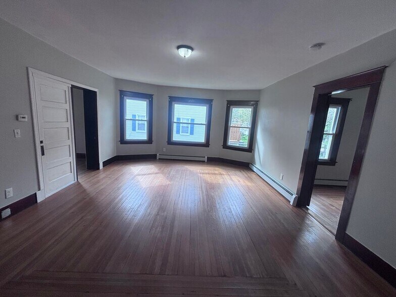 Building Photo - 32-34 Linnell Street, Unit #34
