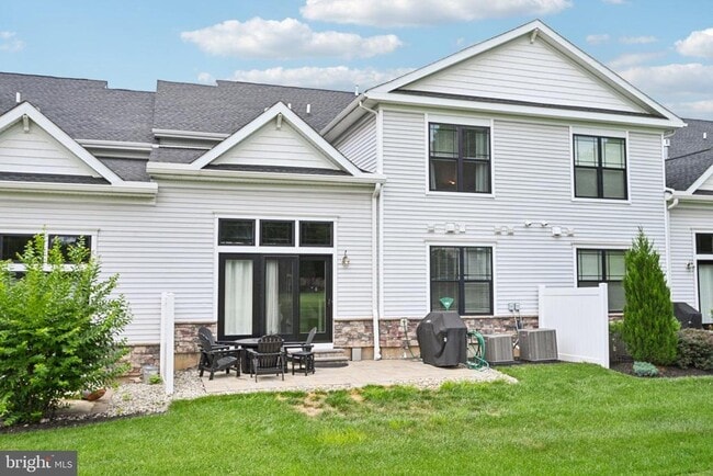Building Photo - 42 Dogleg Ln