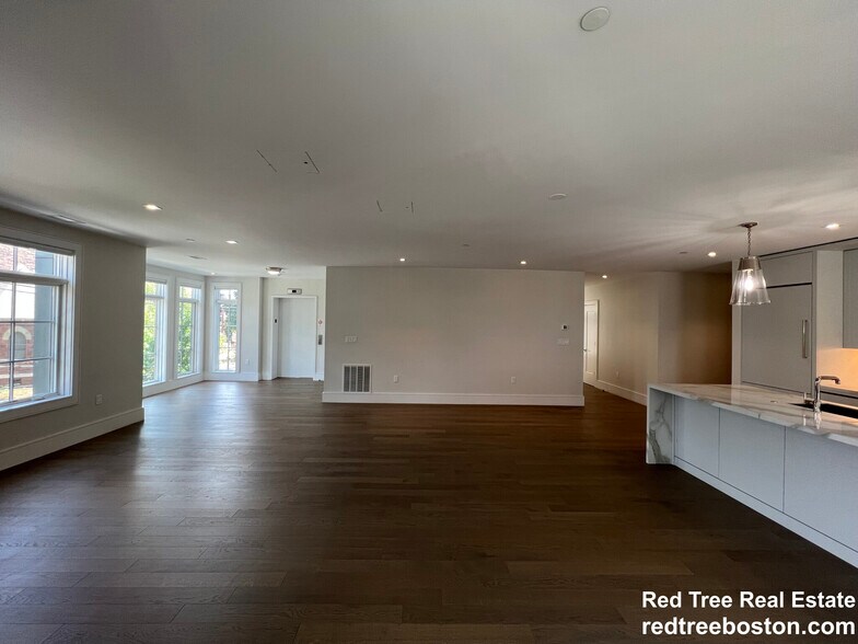 Building Photo - 20 Marion St