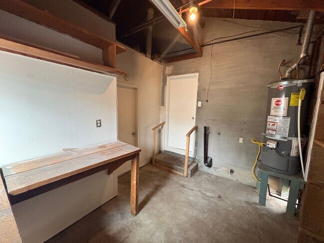 Building Photo - Charming Home for Rent Available Now!